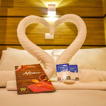 קואזון סיטי Hotel 99 Cubao מראה חיצוני תמונה