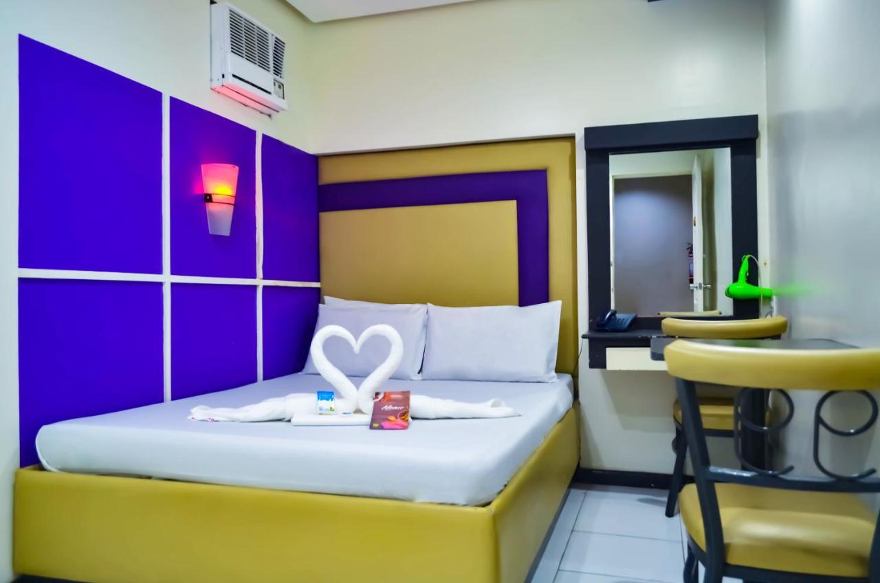 קואזון סיטי Hotel 99 Cubao מראה חיצוני תמונה