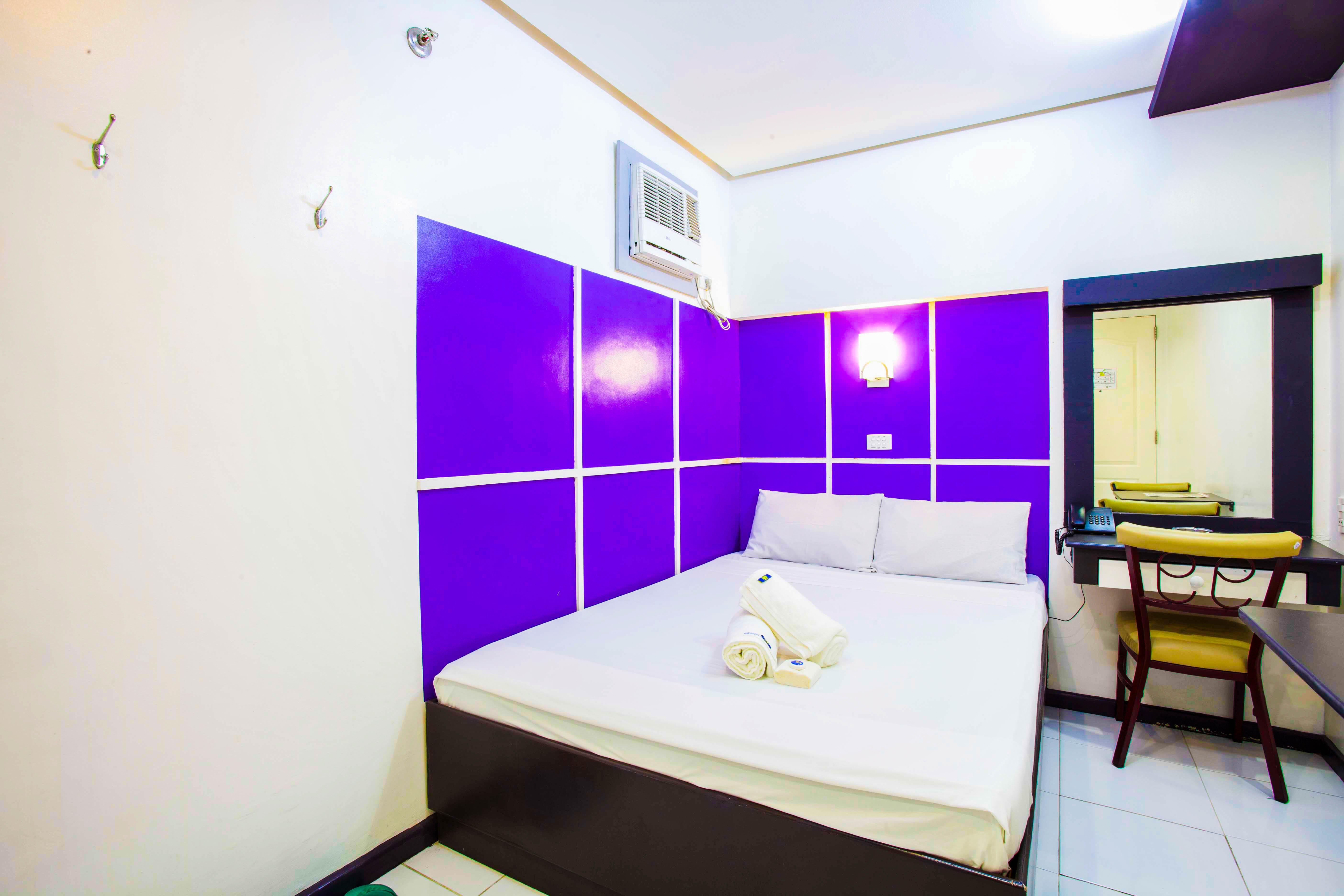 קואזון סיטי Hotel 99 Cubao מראה חיצוני תמונה