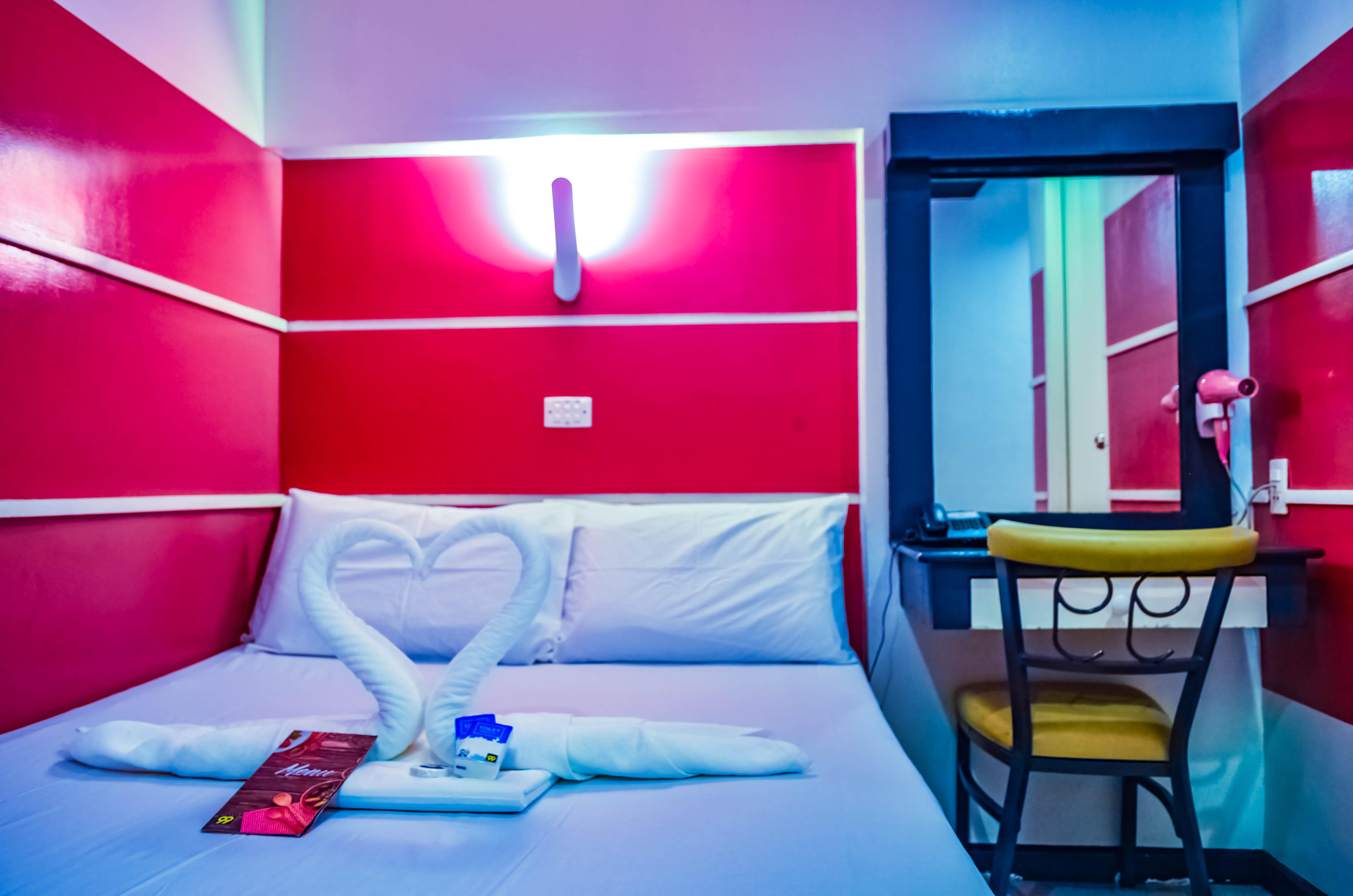 קואזון סיטי Hotel 99 Cubao מראה חיצוני תמונה