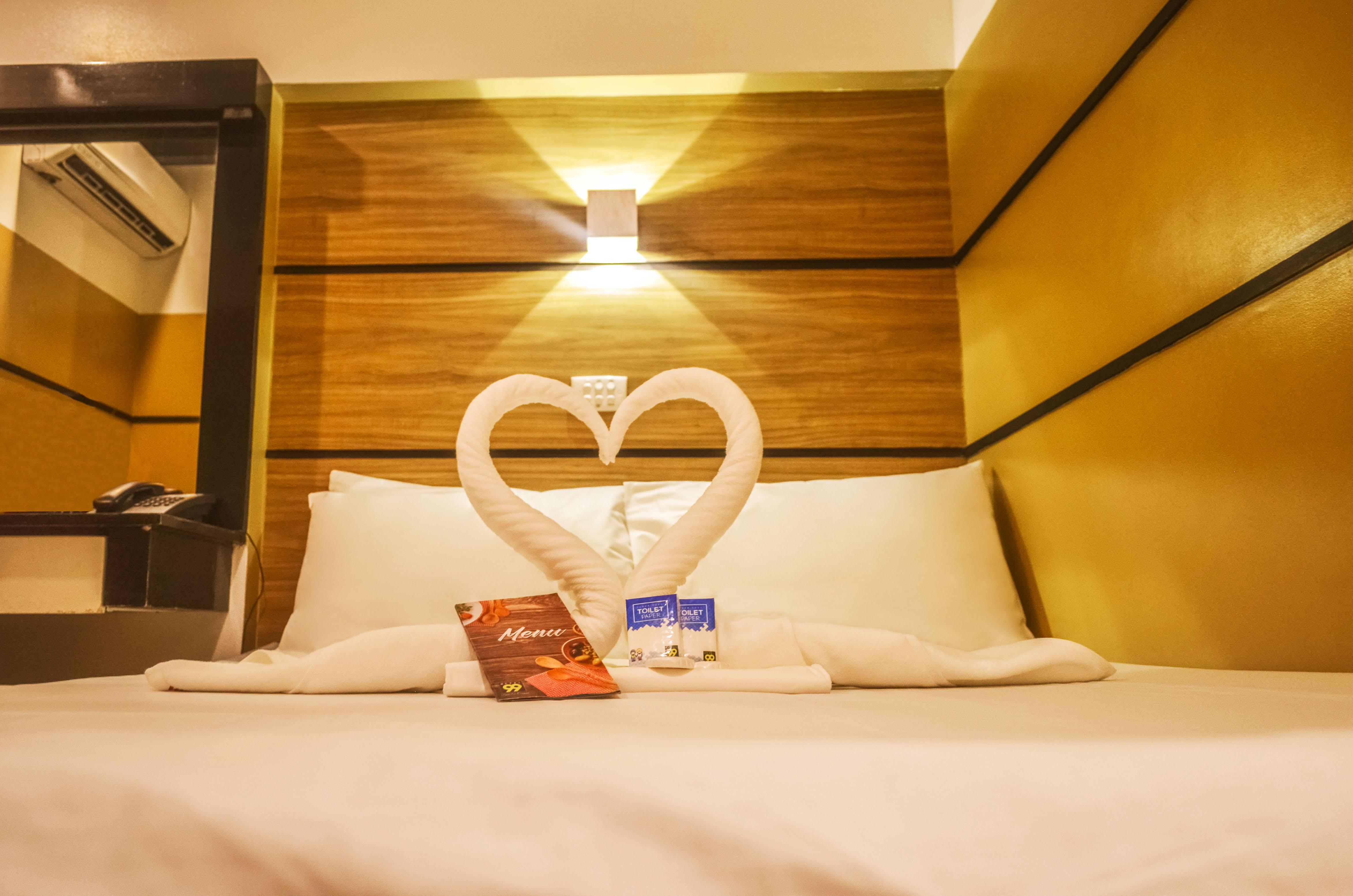 קואזון סיטי Hotel 99 Cubao מראה חיצוני תמונה