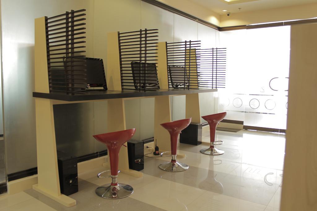קואזון סיטי Hotel 99 Cubao מראה חיצוני תמונה
