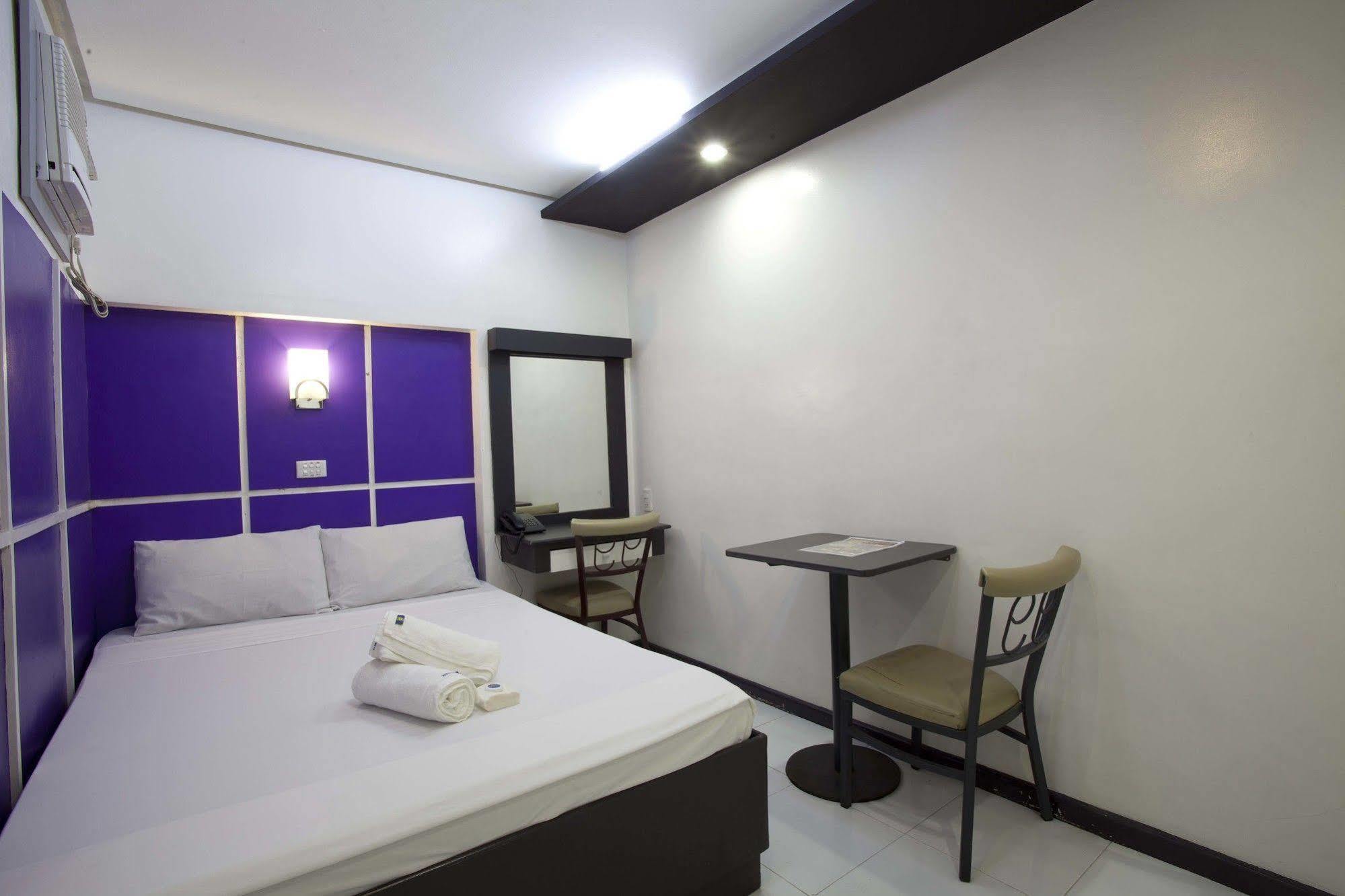 קואזון סיטי Hotel 99 Cubao מראה חיצוני תמונה