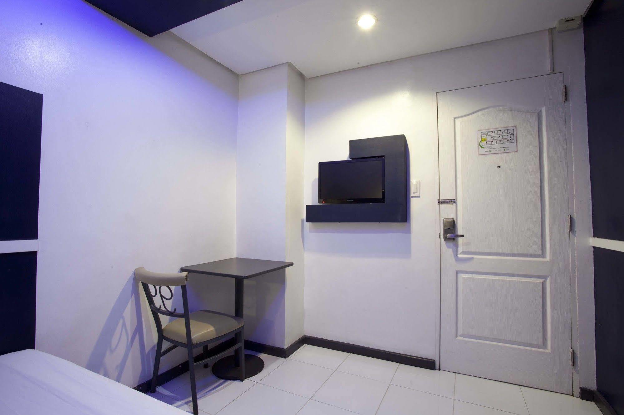 קואזון סיטי Hotel 99 Cubao מראה חיצוני תמונה