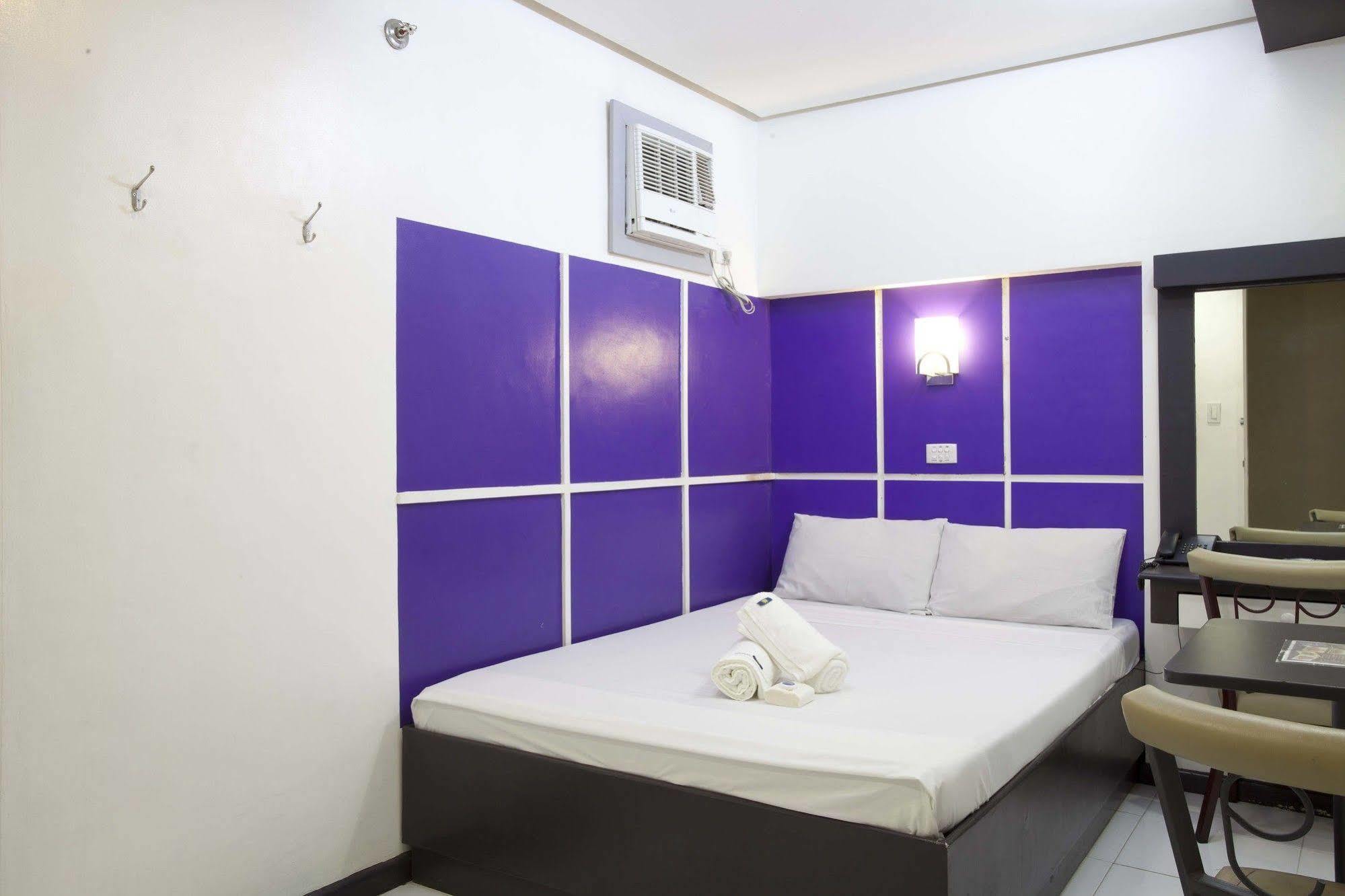 קואזון סיטי Hotel 99 Cubao מראה חיצוני תמונה
