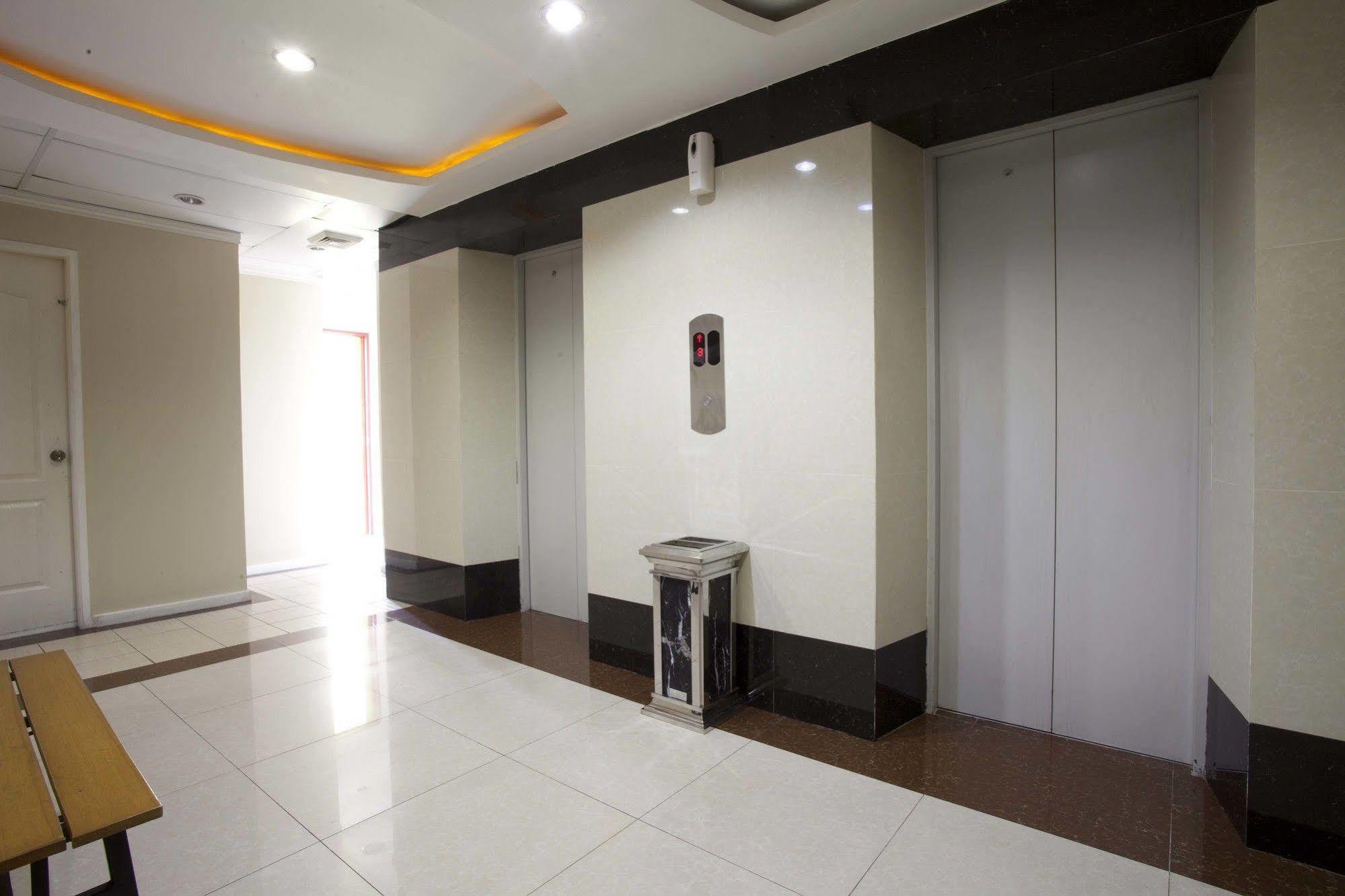 קואזון סיטי Hotel 99 Cubao מראה חיצוני תמונה