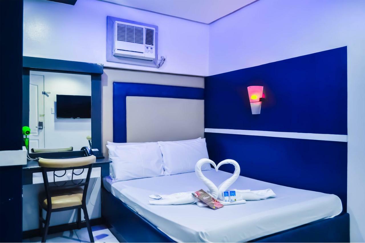 קואזון סיטי Hotel 99 Cubao מראה חיצוני תמונה