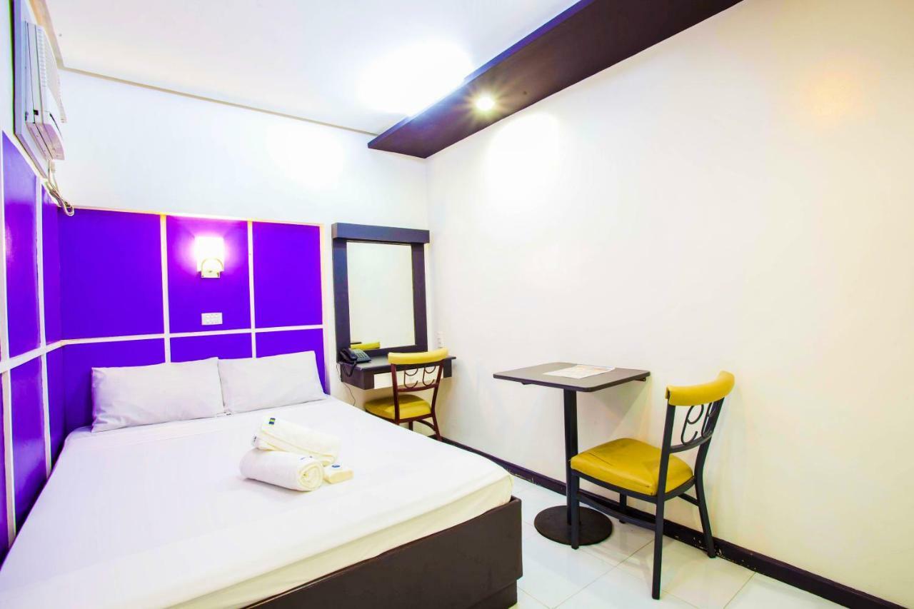 קואזון סיטי Hotel 99 Cubao מראה חיצוני תמונה