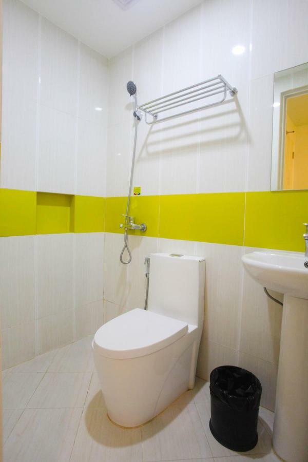 קואזון סיטי Hotel 99 Cubao מראה חיצוני תמונה